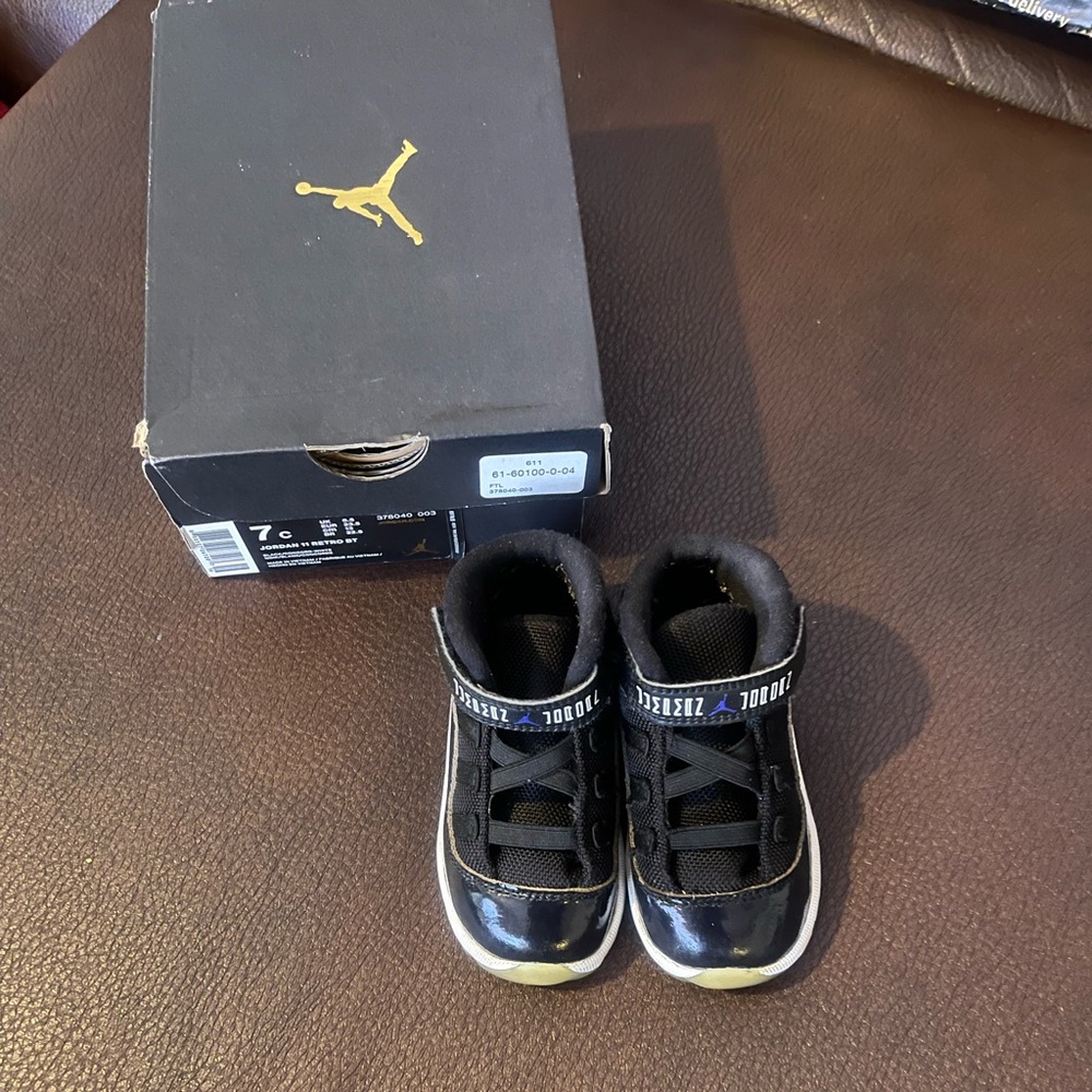 Air Jordan Spacejam 11s size 7c